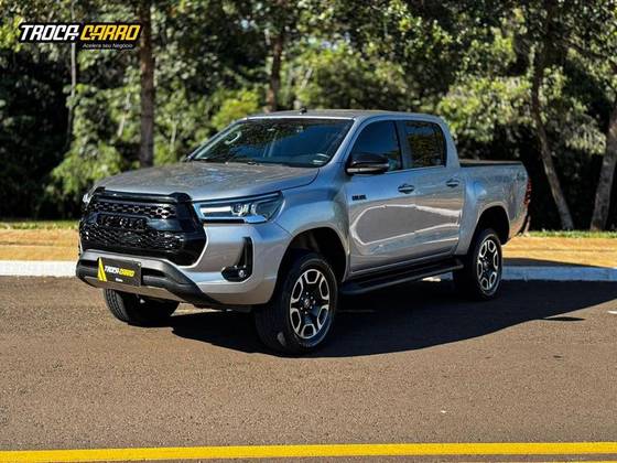 TOYOTA HILUX 2.8 D-4D TURBO DIESEL CD SRX 4X4 AUTOMÁTICO